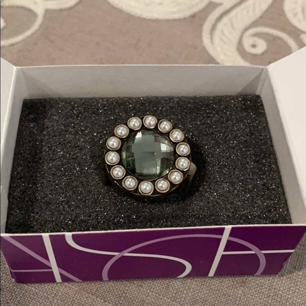 NWT Lia Sophia “Centerpiece” ring size 8